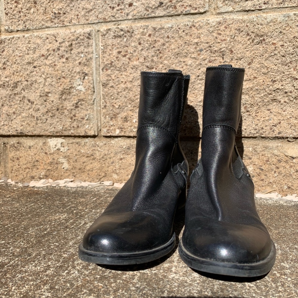 Jones Bootmaker Chelsea Boot. - Picture 2 of 9